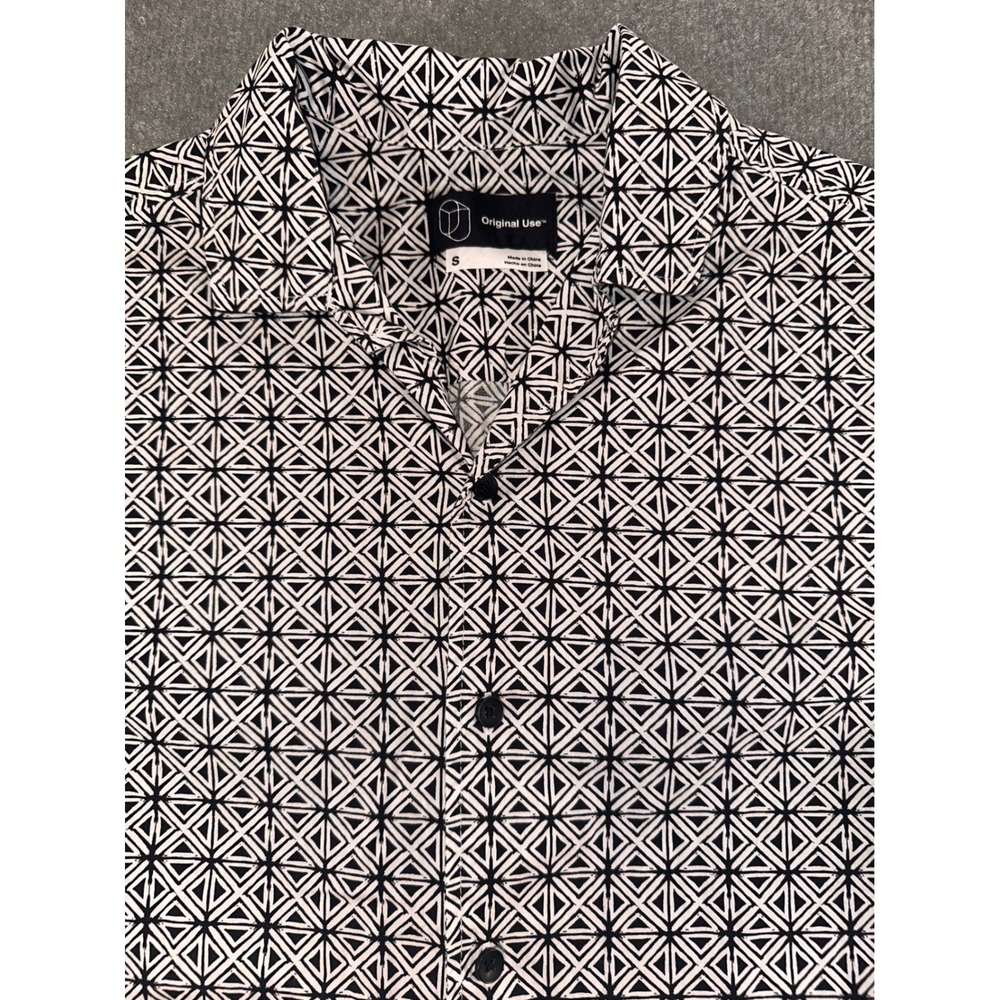 Original Use Mens Small Black White Geometric Triangle Short‎ Sleeve Button Down